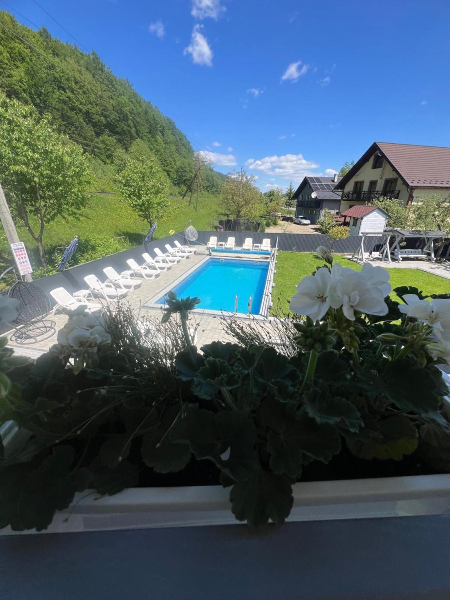 Hotel Фенікс Jaremče Esterno foto